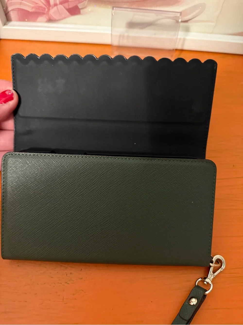 Kate Spade Evergreen Scalloped IPhone X Holder/Wristlet VGUC
